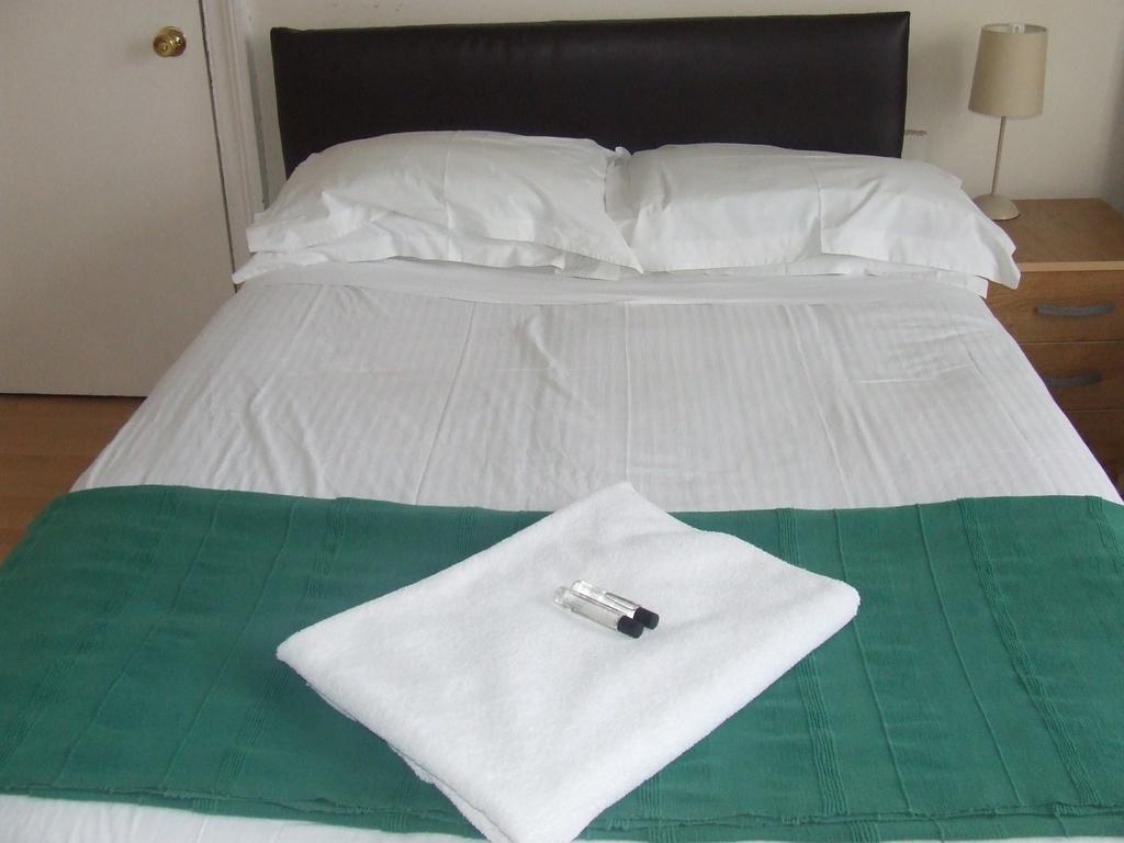 Cedars House 3*